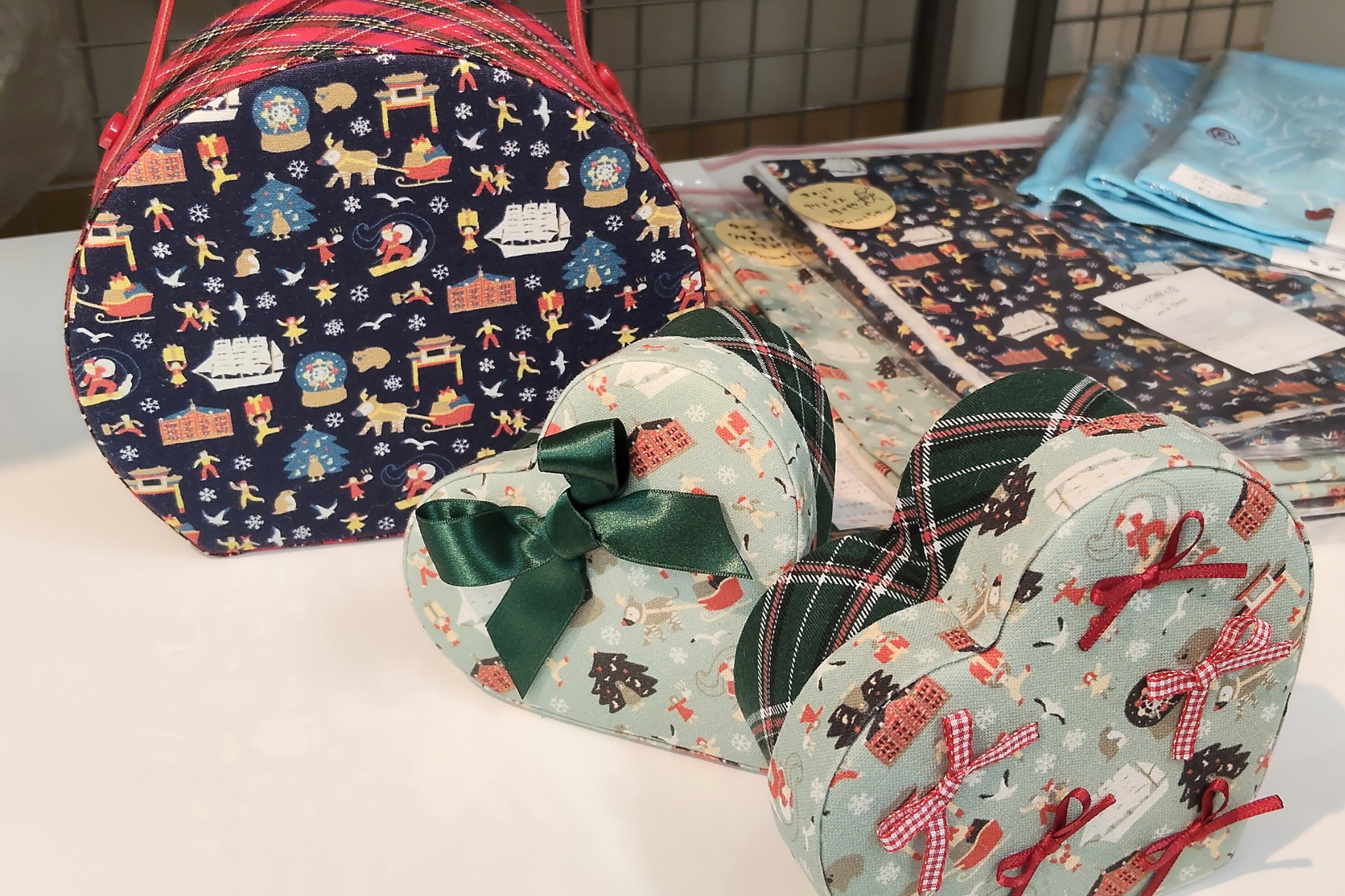 「横浜ビックリ！ノエル」柄の小物入れ